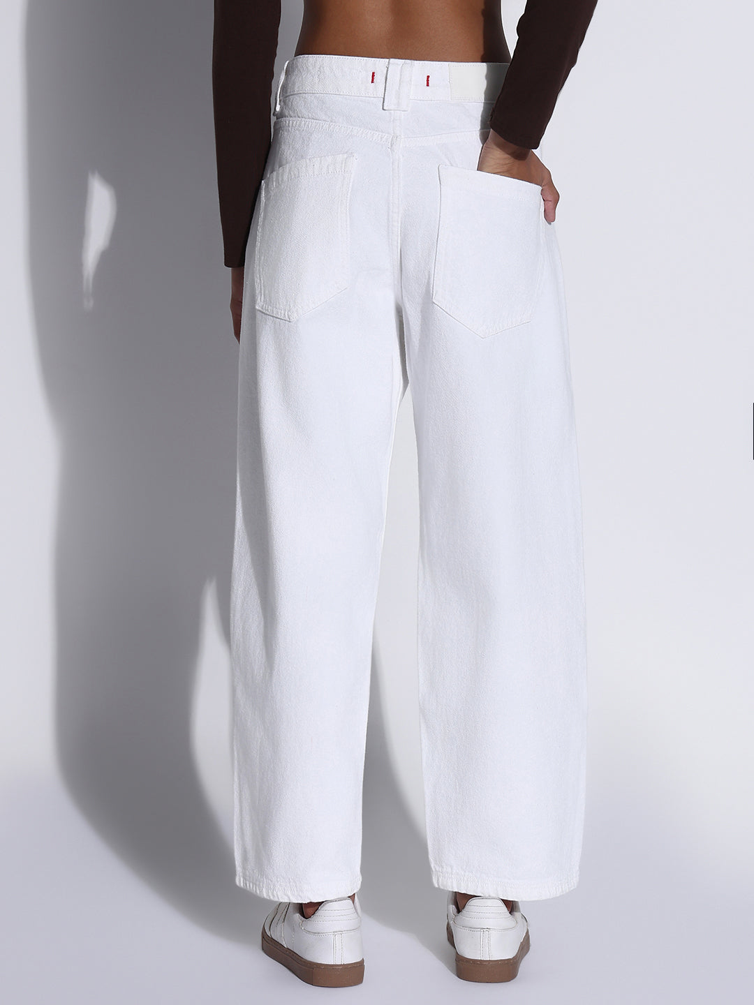 Women's Solid White Straight Fit Jeans